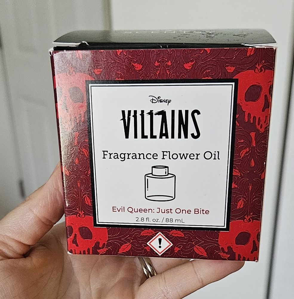 Disney Scentsy Villians - Evil Queen: Just One Bite Fragrance Oil NIB
